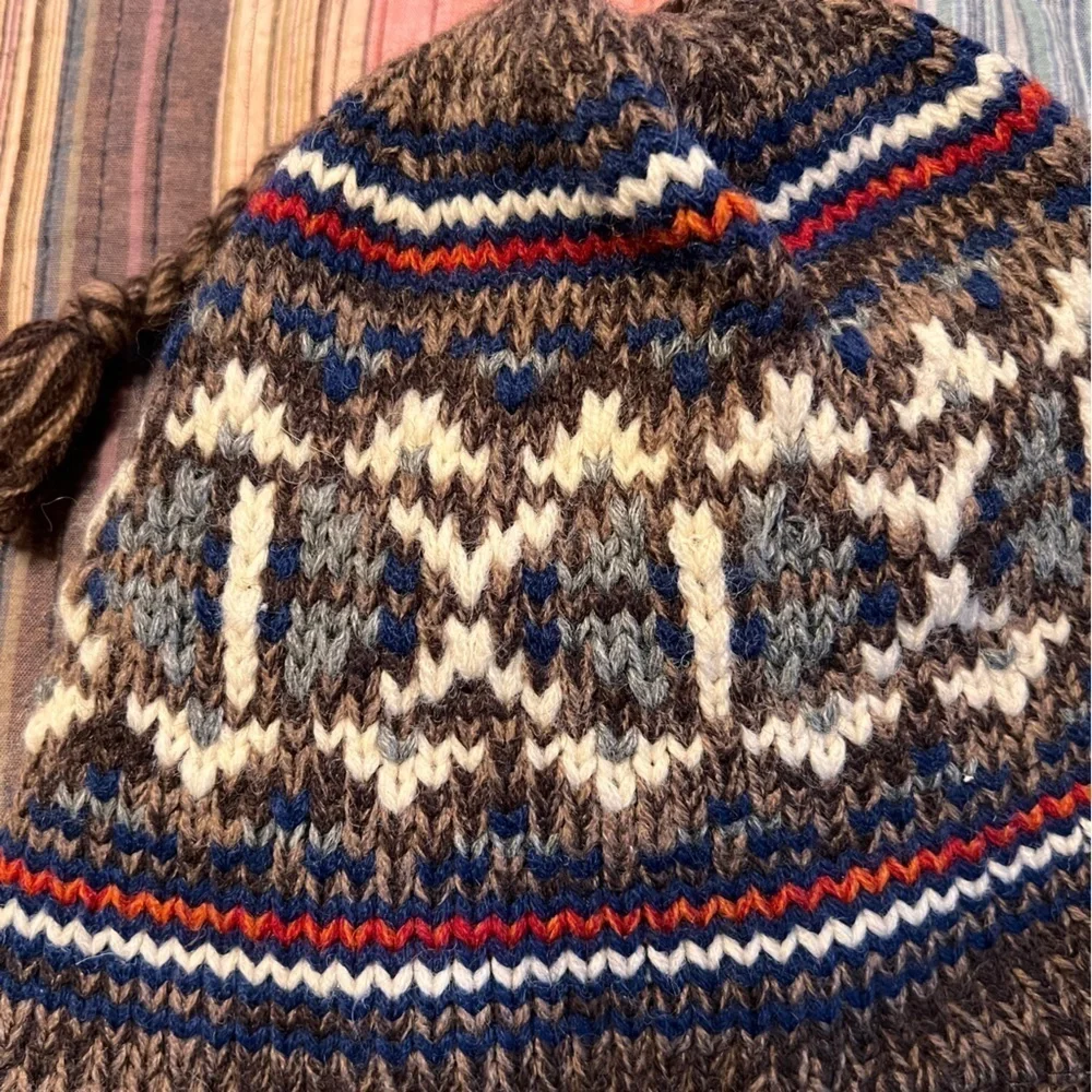 LAND’S END Wool Blend Winter Hat. Unisex. Geometric design. Covers Ears. OS